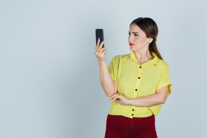 7 Penyebab dan 7 Ciri Kerusakan pada Handphone