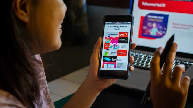 perbedaan monetary telkomsel dengan pulsa utama